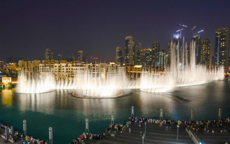 Dubai mall fountain show